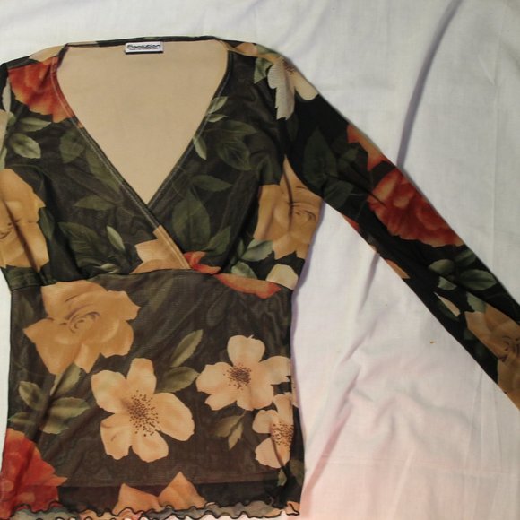 floral top - Picture 4 of 6
